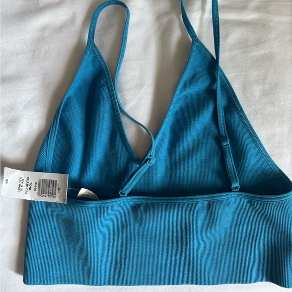 NWT Aritzia Caribbean Blue V Neck Crop Tpp - Size Small - Picture 2 of 2